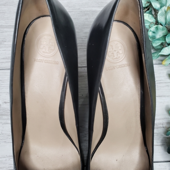 Tory Burch Wedges Black Heels Leather 11 Gold T Logo - Picture 5 of 12